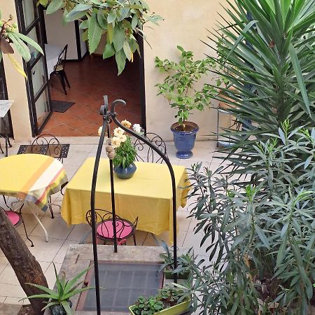 Sous Le Neflier Bed and Breakfast Nîmes Buitenkant foto