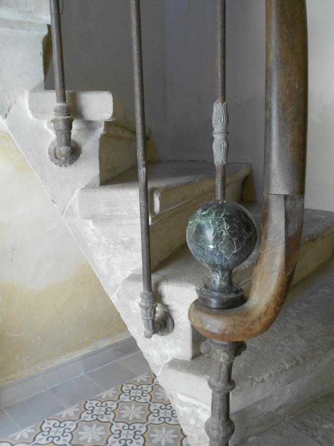 Sous Le Neflier Bed and Breakfast Nîmes Buitenkant foto