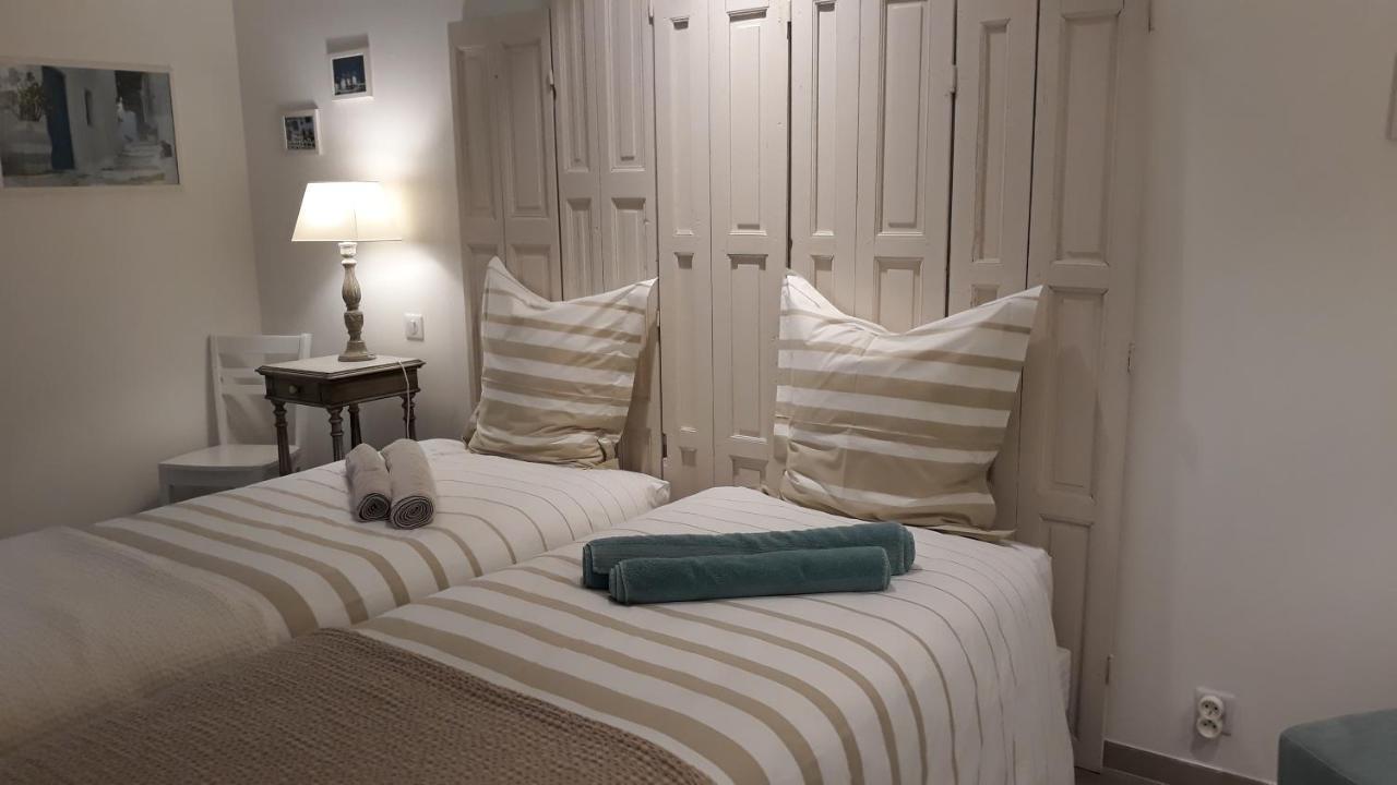 Sous Le Neflier Bed and Breakfast Nîmes Buitenkant foto