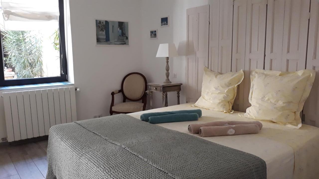 Sous Le Neflier Bed and Breakfast Nîmes Buitenkant foto