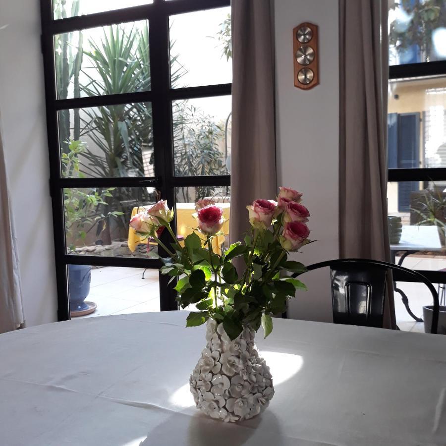 Sous Le Neflier Bed and Breakfast Nîmes Buitenkant foto