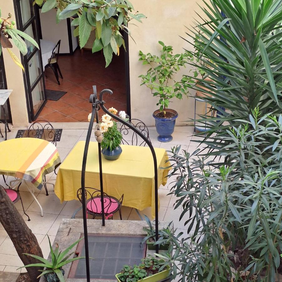 Sous Le Neflier Bed and Breakfast Nîmes Buitenkant foto